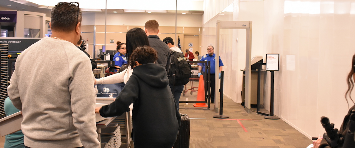 tsa line