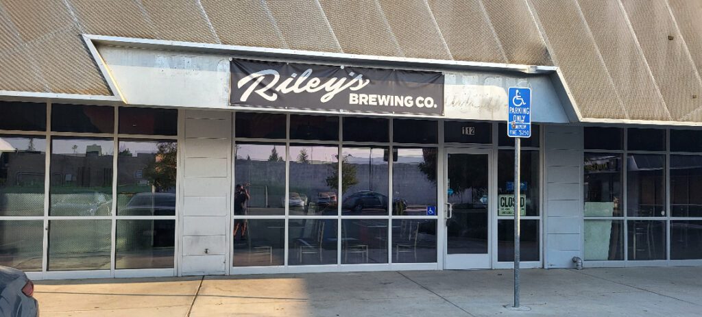 riley's Selma storefront