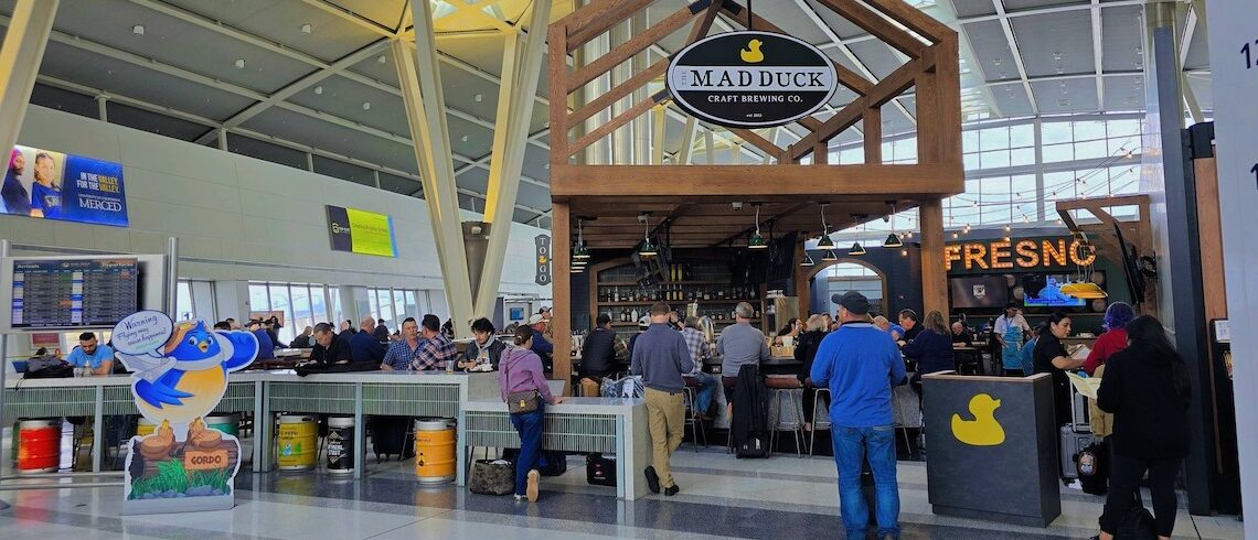 mad duck airport bar