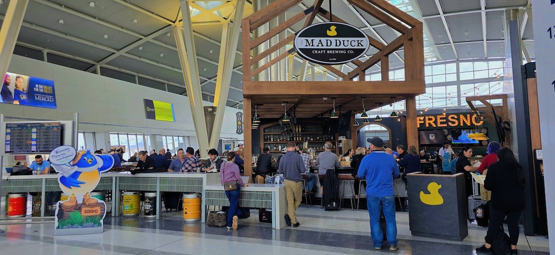 mad duck airport bar