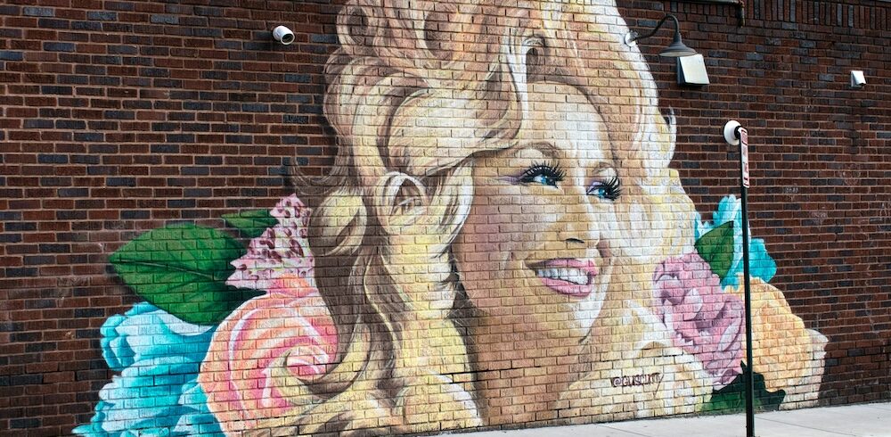 mural of dolly parton
