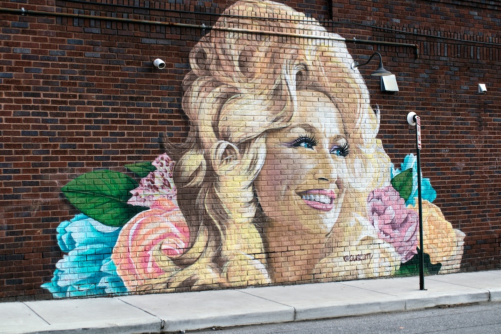 mural of dolly parton